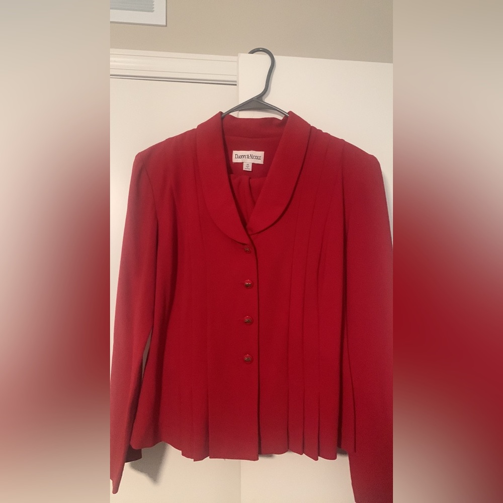 Red skirt set